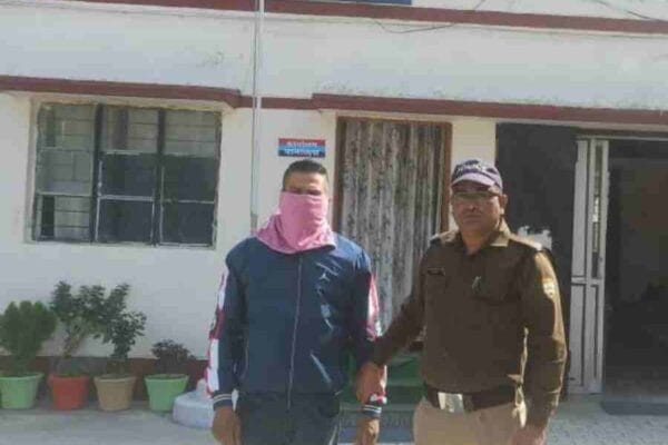 दून पुलिस की गिरफ्त में आया शातिर कबूतरबाज, लाखों की धोखाधड़ी में शामिल अभियुक्त गिरफ्तार