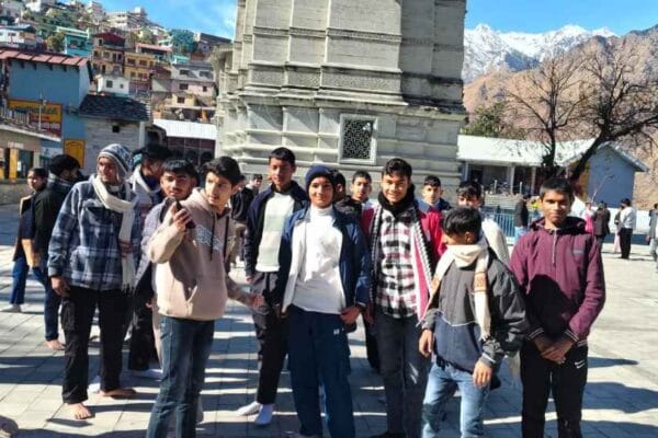 नए साल पर नृसिंह मंदिर में उमड़ी श्रद्धालुओं की भीड़, शीतकालीन यात्रा प्रारंभ होने के बाद से करीब छह हजार यात्री कर चुके हैं दर्शन