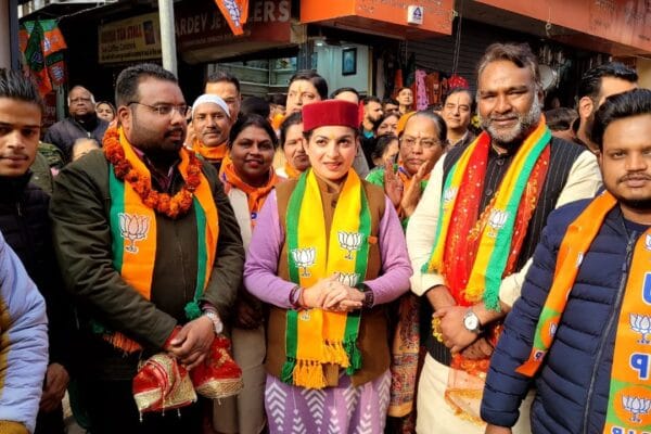 भाजपा महानगर अध्यक्ष सिद्धार्थ उमेश अग्रवाल ने वार्ड 26 झंडा बाजार और 27 धामावाला में भाजपा प्रत्याशियों के लिए मांगे वोट