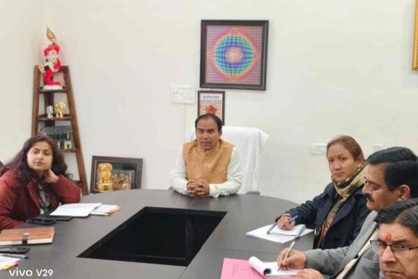 शिक्षा मंत्री ने दिए निर्देश, गैरहाजिर शिक्षकों पर हो कार्रवाई, जल्द नियुक्ति के भी आदेश
