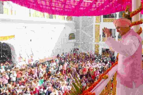 श्री झंडा जी महोत्सव 2025 गुरु मंत्र पाकर धन्य-धन्य हुई गुरु की प्यारी संगतें, शनिवार दोपहर 2ः00 बजे से 4ः00 बजे के बीच पूरी होगी आरोहण की प्रक्रिया