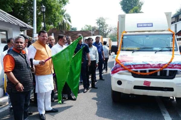 लैब ऑन व्हील्स-मोबाइल साइंस लैब परियोजना के द्वितीय चरण का मुख्यमंत्री ने किया शुभारंभ