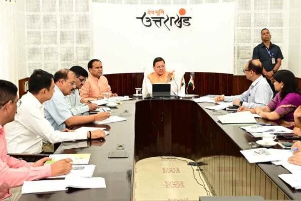 सीएम धामी ने दिए निर्देश : स्कूलों में बच्चों को पढ़ाई जाए श्रीमद् भगवत गीता